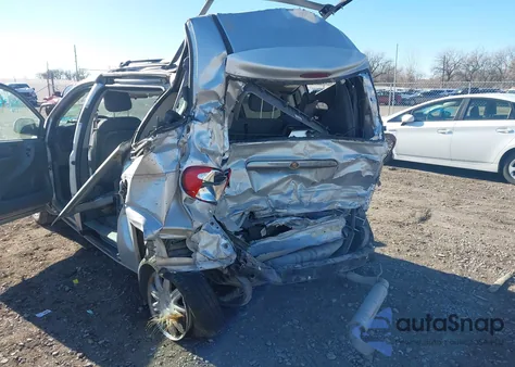 2006 Chrysler Town & Country Touring z USA, uszkodzony, nr VIN 2A8GP54L26R884431